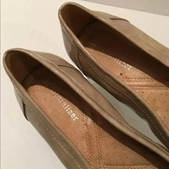 Naturalizer Flats Cedra' Beige Faux Patent Leather - Picture 5 of 7